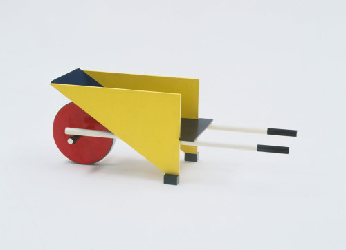 Gerrit Rietveld, Spielzeugschubkarre | child’s wheelbarrow,1923. It was initially made for the