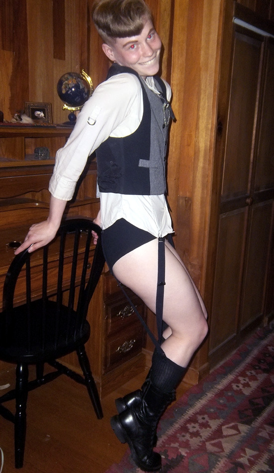 tintenfischie:  Are there a lot of photos of me in my shirt garters? Yes, yes there