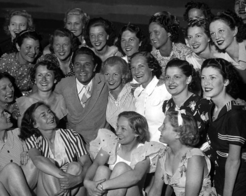 Ivor and a gaggle of chorus girls from Crest of the Wave, ca.1937