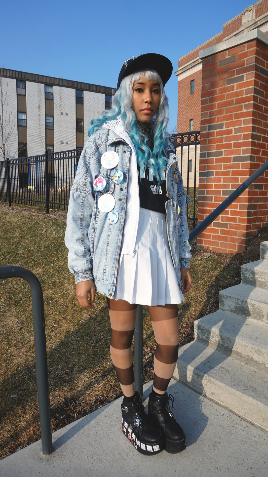 cocojin:Perfect weather for my favorite jacket today ♡