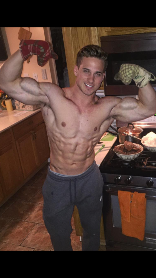 I Want This Man To Come Cook For Me!!!