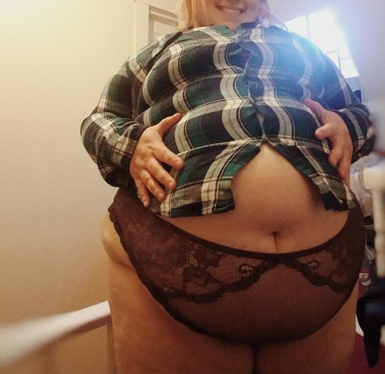 hazeleyesbbw:  Too tight shirt! (Photo set 1 of 2) 🖤So today I got nice and full, while my roomate/best friend wasn’t around, and decided why not try on one of her shirts… Her size large button up shirts? So that’s exactly what I did. Buttoning
