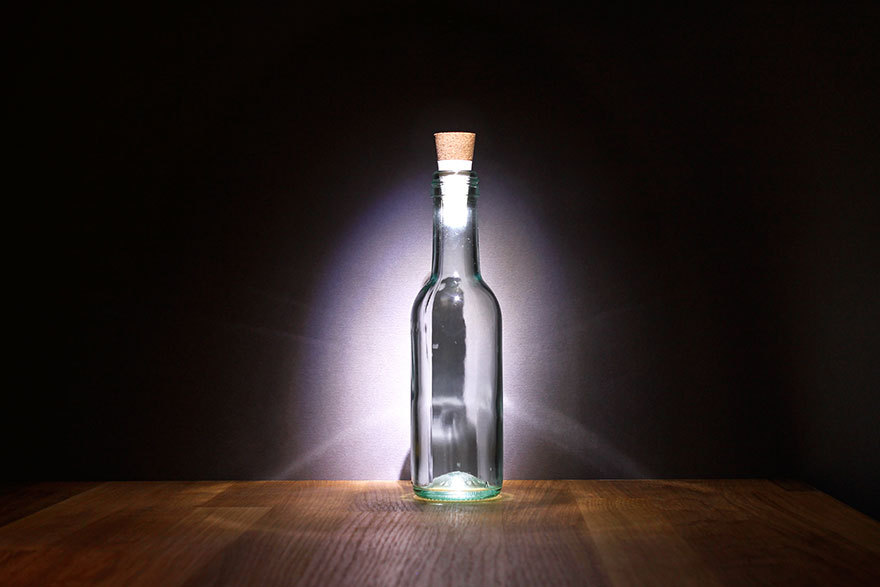 jenniferstolzer:  beben-eleben:  Turn Old Bottles Into Lamps With Rechargeable LED