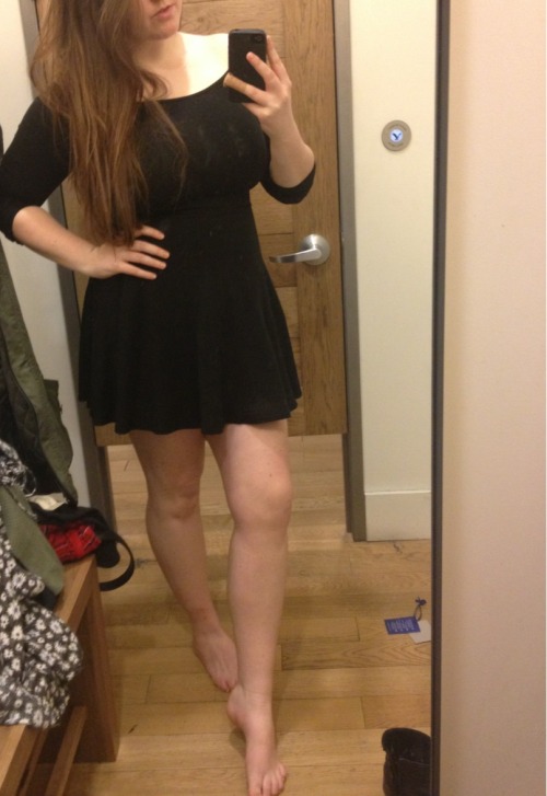 littleeegirl:  change room fun x