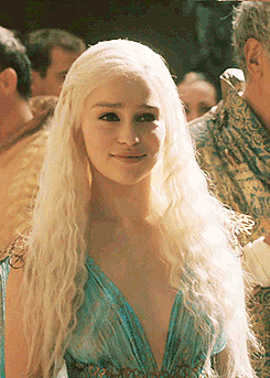 margraery:  DAENERYS TARGARYEN MEME: [1/6] outfits: 2x05 