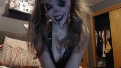 videogamewh0re:  I got bored, so I thought.. Why not paint myself up like a batshit Harley? What do you guys think? Wanna be my Puddin’?