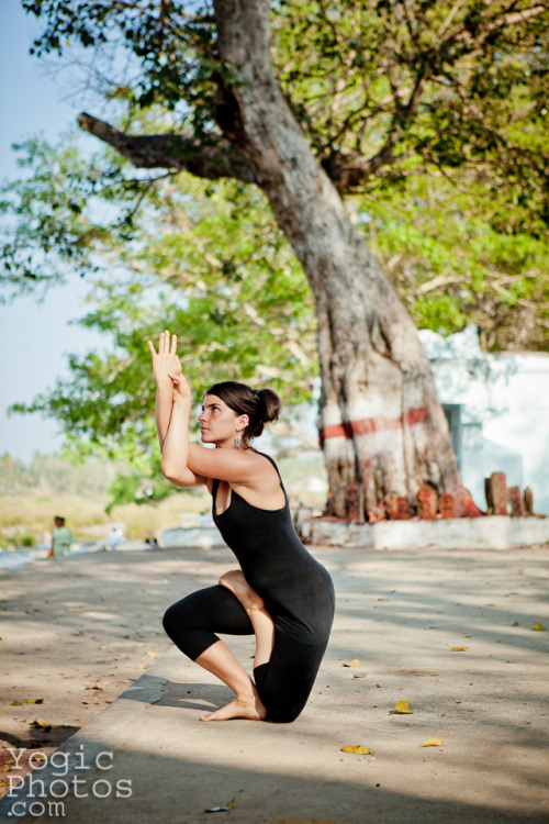 Siobhan Sears in Srirangapatna, India.www.siobhansears.comPhotography by Christine Hewitt © yogicpho