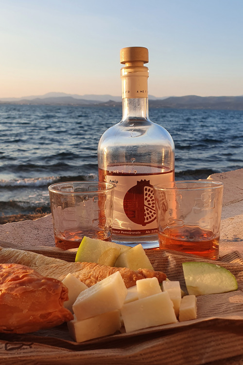 Picnic time with a view (Dilesi, Greece)