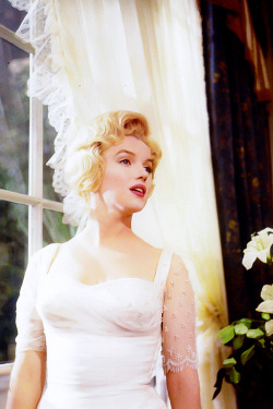 Marilyn photographed by Milton Greene on
