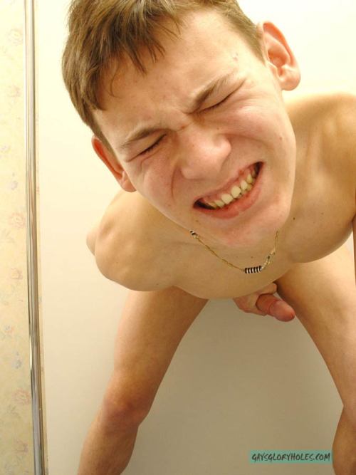 mybiventure:  Never done the gloryhole thing myself, I would just assume it was some nasty person behind there, but the idea is hot if the bottom looked like this!  