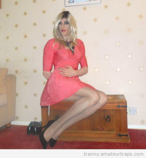 newenglandfriendoftransandcds:  sissywifecassie:   Everyone deserves to live out their fantasy!!     Pretty woman and beautiful L-O-N-G legs!