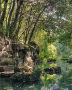 happyheidi:Statue of the goddess Aphrodite (Venus) bathing in the garden of the Royal Palace: Caserta, Italy. (via)