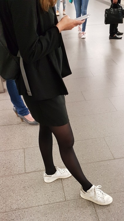 Black pantyhose and white sneakers, no socks, pantyhose feet straight in the shoes. I would die to b