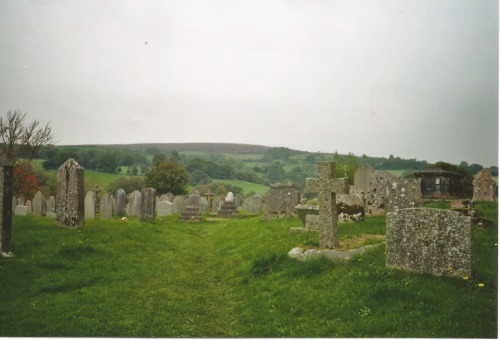 sexbathorrorvampiresex:teachmeviolence:Dartmoor@vinceaddams lOooooh. Yes, I would like all of this t