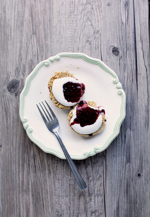 theblackvegan:  Vegan Dark Chocolate Espresso Scones w/ Coconut Cream & Jam(via The First Mess)