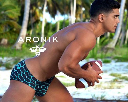 aronikswim:Go long! #superbowl weekend 🏈 Aronikswim.com