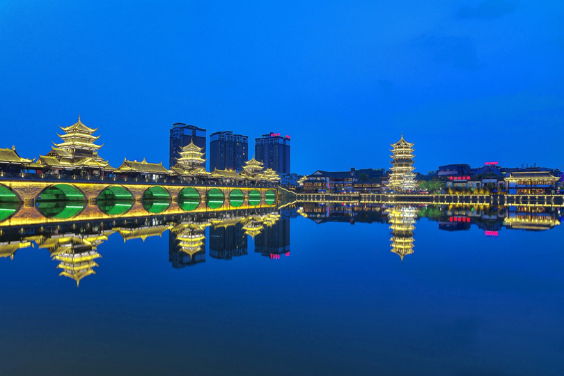 《太平廊桥▪夜》 by dylipinTaiping Covered Bridge, Deyang, China