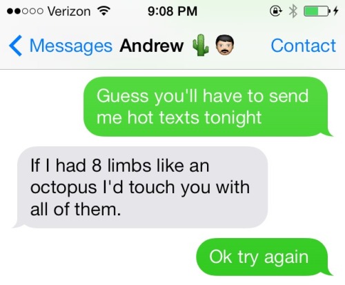 cubangains: aubernutter:  Sexting  Still not understanding why this one didn’t work.