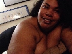 msdymonddiva:  Half naked selfies…it happens occasionally…lol