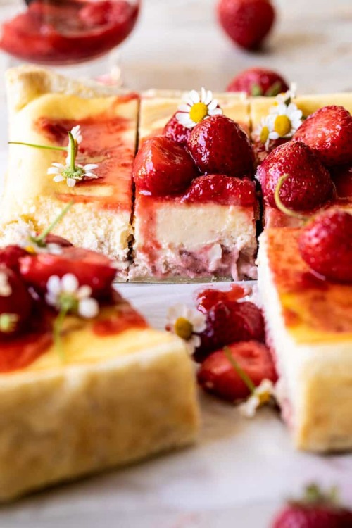 sweetoothgirl:    simple strawberry chamomile cheesecake  