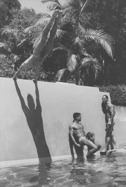 oscarraymundo:  Bryan Singer’s Dream Pool Party as Photographed by Tom Bianchi in 1991 