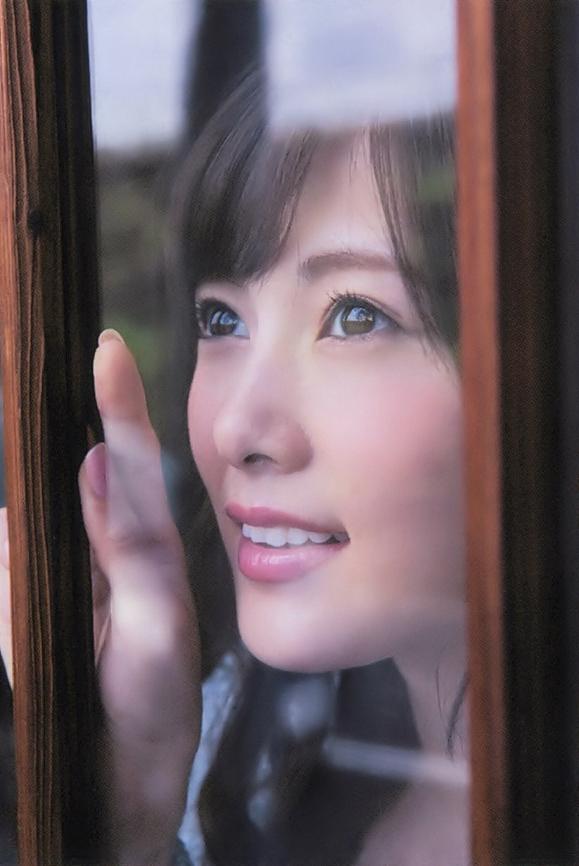 yic17:    Shiraishi Mai (Nogizaka46) | Weekly Shonen Sunday 2015 No.42 Issue (Cropped
