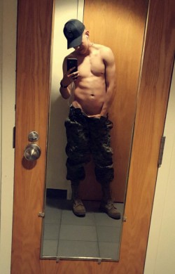 gayboyshoutout:  Marine/18/California USA/happypilot112