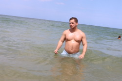 fattyzadddy:Beach day today at about 190 now. Sub to the patreon for the journey