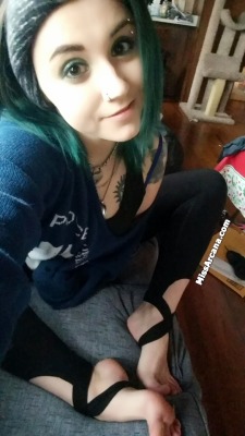 themissarcana:  I’m a huuuuge fan of these kickass wishlist gifted leggings by the way. The straps are sexy and somehow make my arches look even cooler! Thank you sooo much for the gift ❤