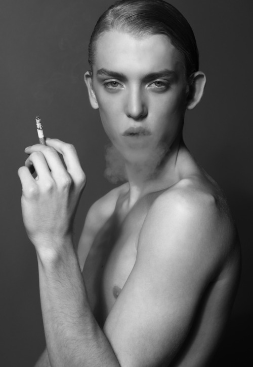 hateboy:  i cant even think of a caption other than the 100% true “ur hot and im screaming” 