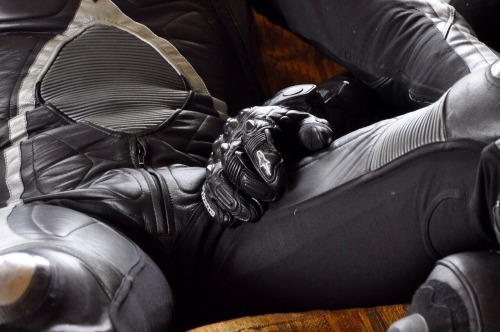 dainesebikerzrh:  I love this pic!