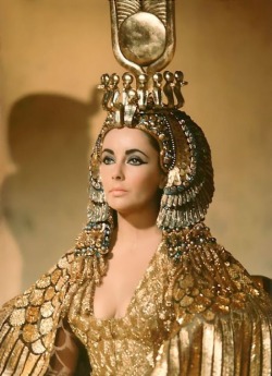 theswinginsixties: Elizabeth Taylor in ‘Cleopatra’,