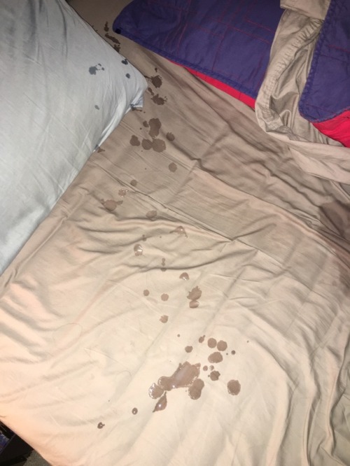 cumonstuff: When you get jerk sauce all over your bed  ¯\_(ツ)_/¯  the best and easiest pla