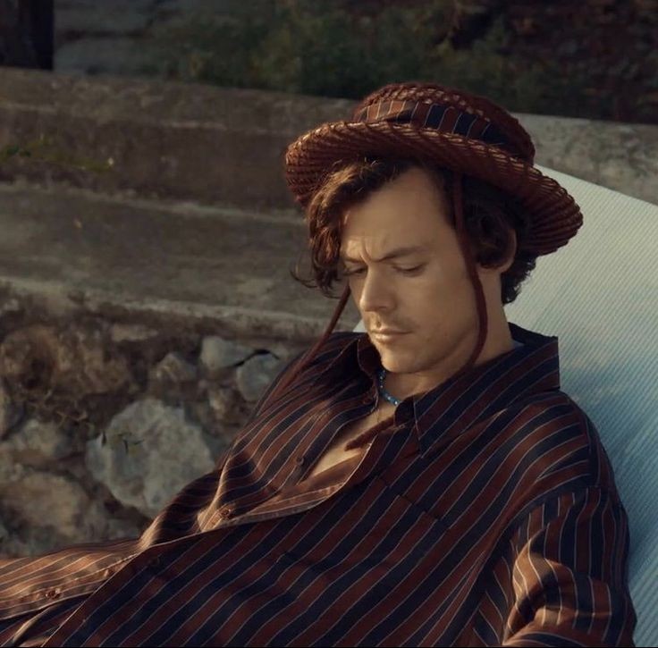 HarryEdwardStyles — Harry styles - Golden BTS 🍊🍋🍌🍍🍇🍒🥝🥭🍞