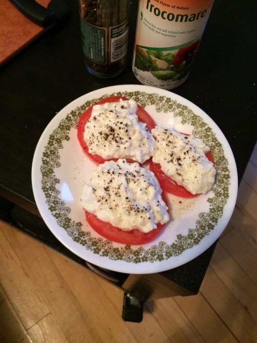 Anyone else eat tomatoes and cottage cheese this way? My gram made it for me quite a few times growing up but I haven’t seen this anywhere or by anyone since.