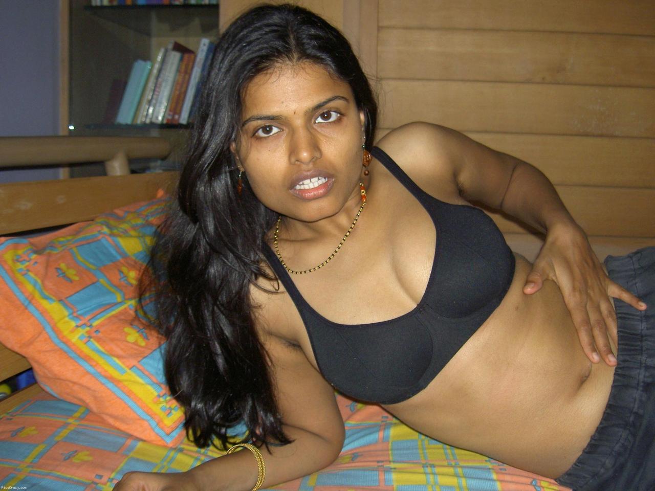 desiaunties4you:  More sets of sexy sets of Arpitha, desi housewife