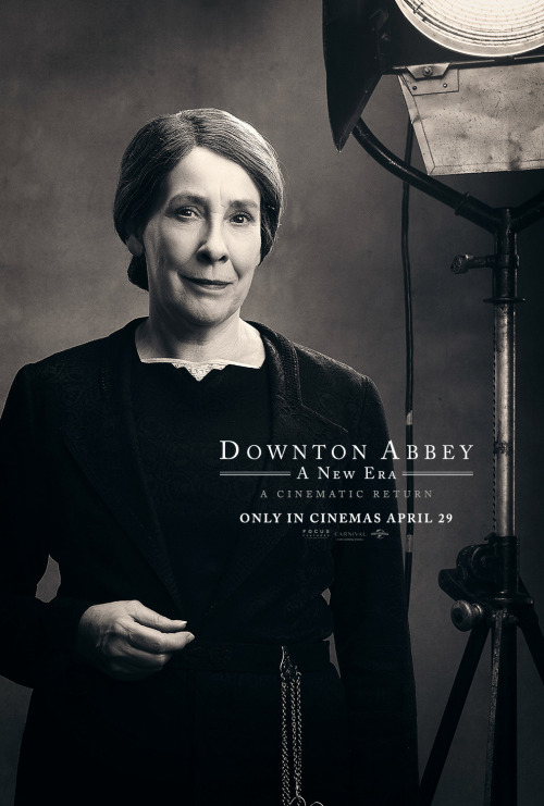 » Downton Abbey: A New Era (2022, Dir. Simon Curtis), DownstairsUpstairs this way.