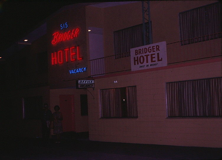 fifties-sixties-everyday-life: Bridger Hotel, Las Vegas, Nevada, 1961. 