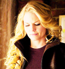 metthewdaddario:  Emma Swan meme               ∟ [4/6] hairstyles