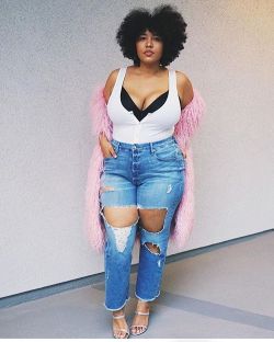 bigbeautifulblackgirls:  IG @gabifresh    See what is new in #PlusSizeFashion or Submit your photo to be featured on the blog to www.bigbeautifulblackgirls.com/submit #BBBG  #BoldQueens #Barbados