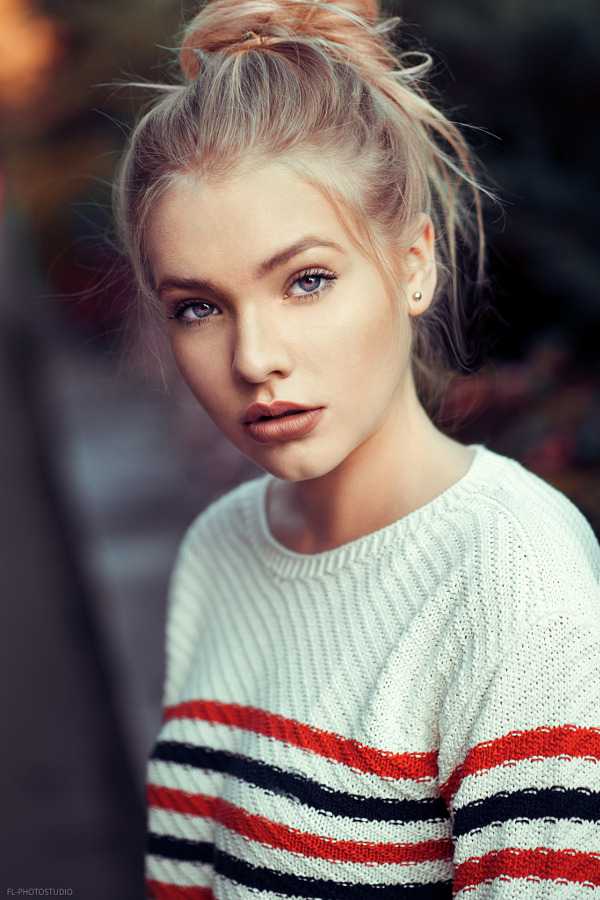 toooooooop:  Anna by Lods Franck