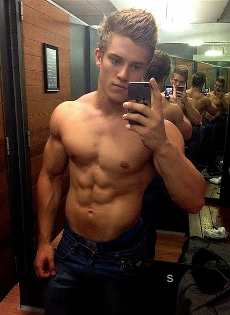 realmenstink:  servethealpha:  An infinite selfie.   HOT JOCK STUD !!! 