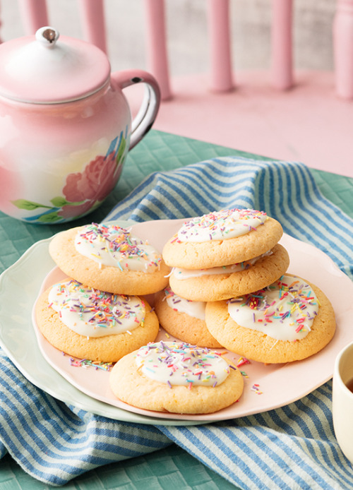 freshcravings:Delicious White Chocolate Sprinkle Cookies - the perfect party treat! 