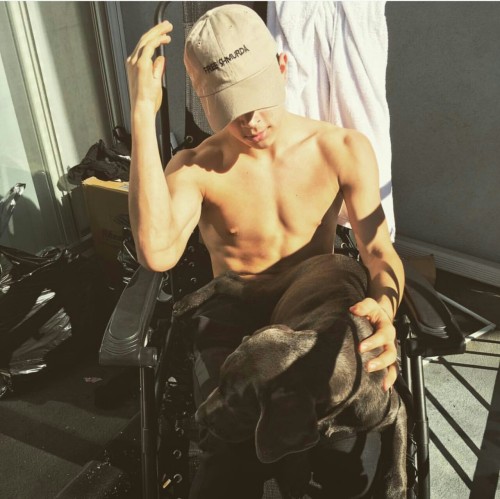 boytrappedinthcloset:  Hayes Grier shirtless