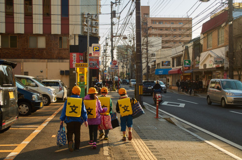 The time school is over in Matsuyama,Japan :　松山、下校時間 by Makoto AokiVia Flickr:Ricoh GXR A16 24-85mm