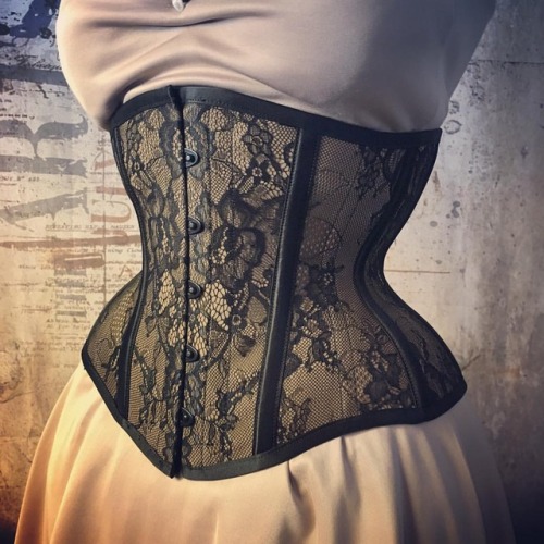 MCC5 www.mysticcitycorsets.com #underbust #corsetry #waisttrainingcorset #mccorsets #waisttraining #