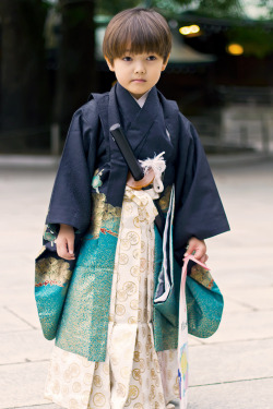 ninemoons42:  thekimonogallery:  Boy dressed