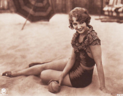 leilahyams:  Leila Hyams on the beach c. 1920s.