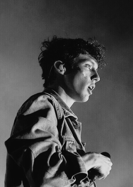 blueneighborhood:troye in brisbane