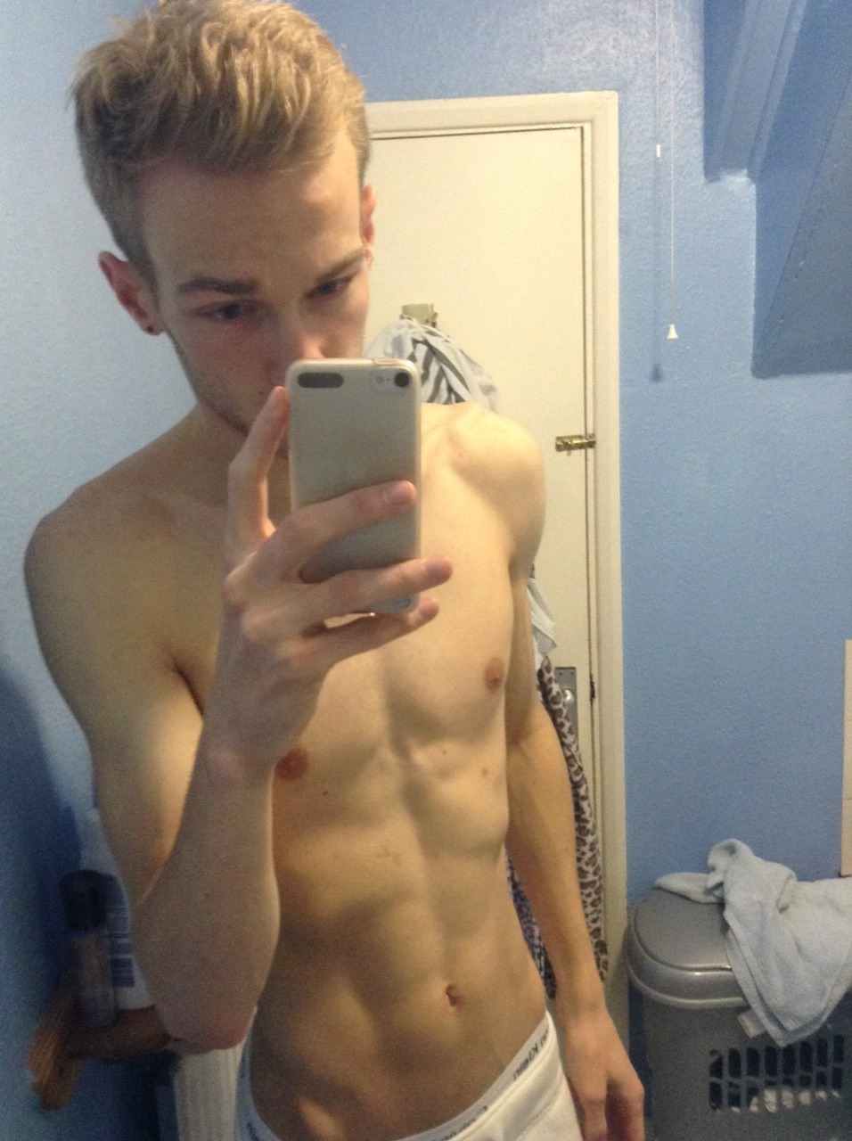 noldori:  About to shave so say goodbye to the stubble